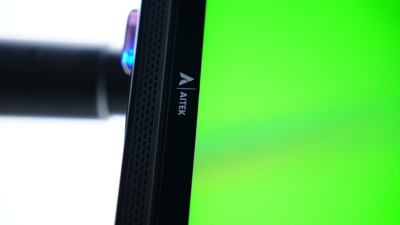 Крупный план корпуса телевизора AITEK